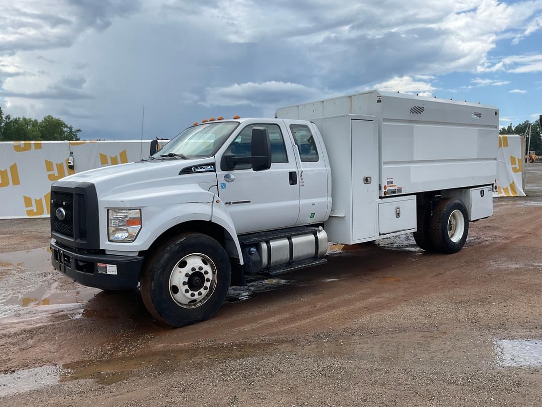 Image of Ford F-750 Primary image