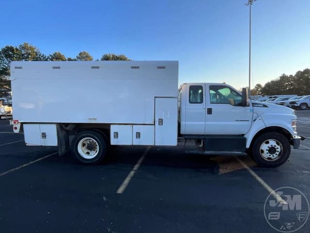 Image of Ford F-750 equipment image 3