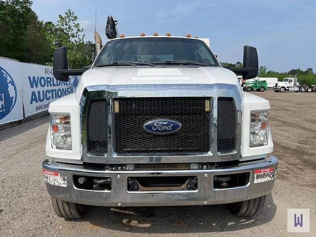 Image of Ford F-750 equipment image 2