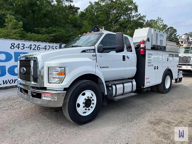 Image of Ford F-750 equipment image 1
