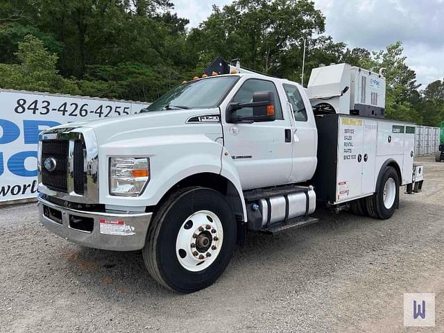 Image of Ford F-750 equipment image 1