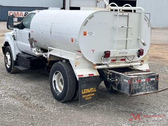 Image of Ford F-750 equipment image 3
