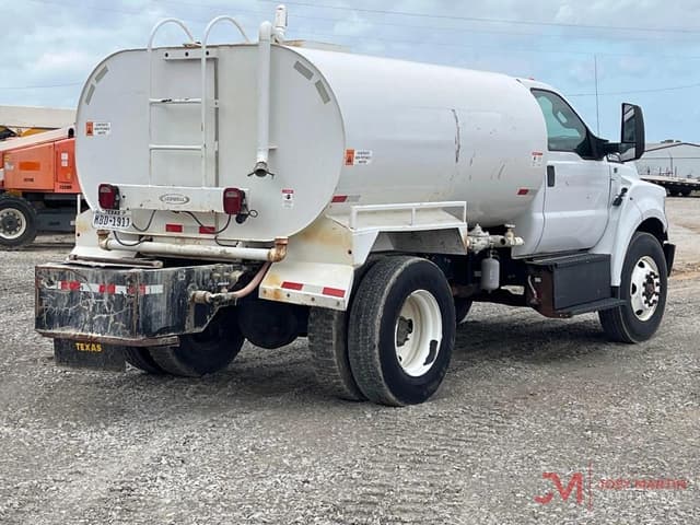 Image of Ford F-750 equipment image 2