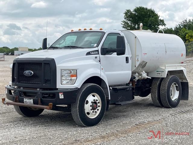 Image of Ford F-750 equipment image 4