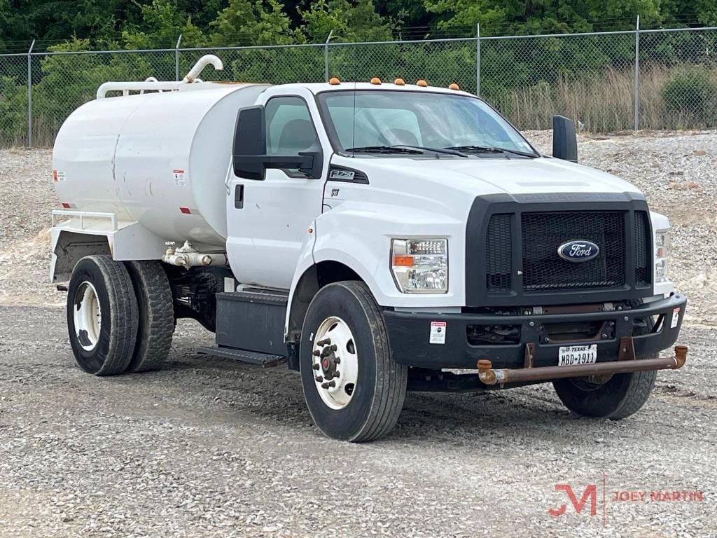 2017 Ford F-750 Equipment Image0