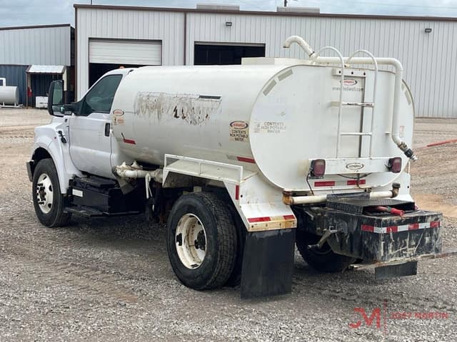 Image of Ford F-750 equipment image 2
