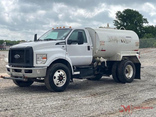 Image of Ford F-750 equipment image 3