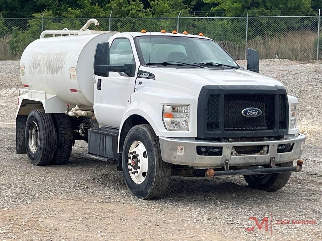 2017 Ford F-750 Equipment Image0