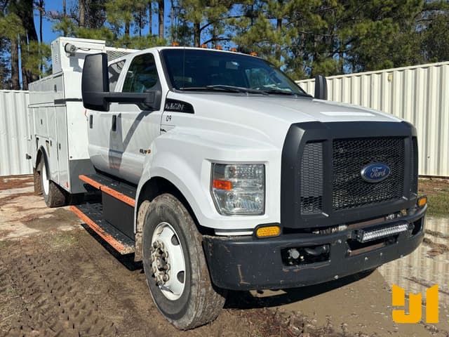 Image of Ford F-750 equipment image 2