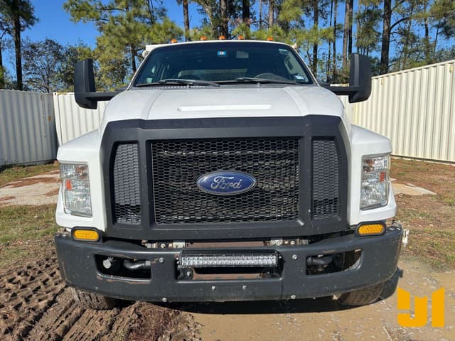 Image of Ford F-750 equipment image 1