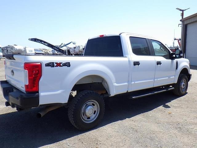 Image of Ford F-250 equipment image 2