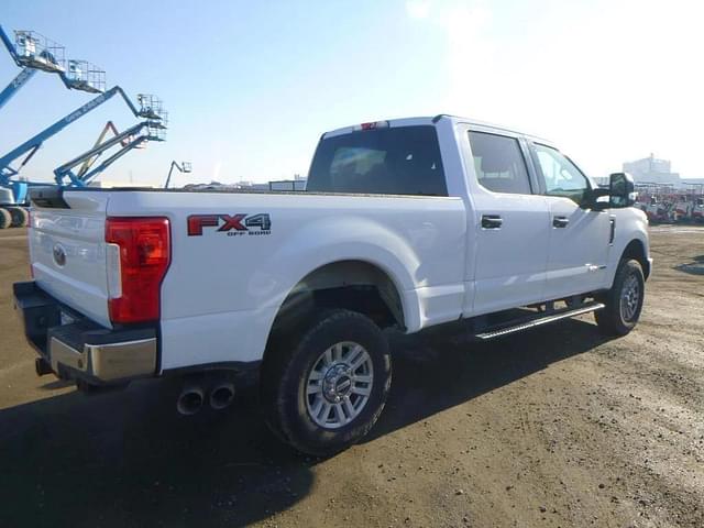 Image of Ford F-250 equipment image 2