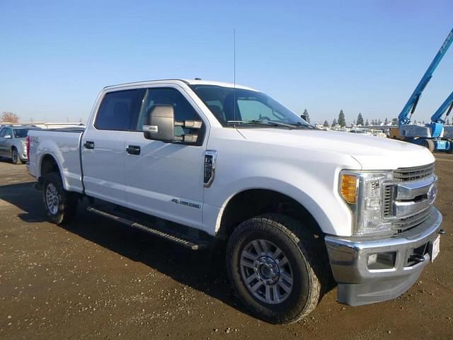 Image of Ford F-250 equipment image 1