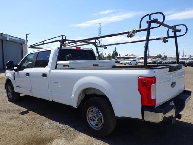 Image of Ford F-250 equipment image 3