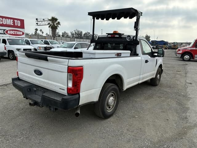 Image of Ford F-250 equipment image 2
