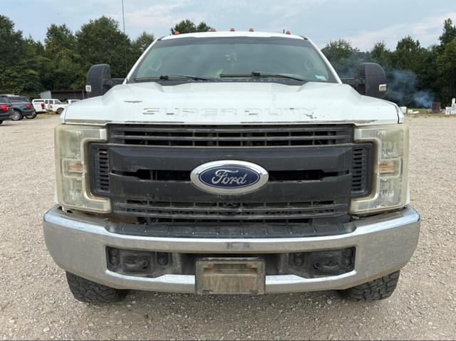 Image of Ford F-250 equipment image 1
