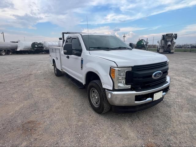 Image of Ford F-250 equipment image 2