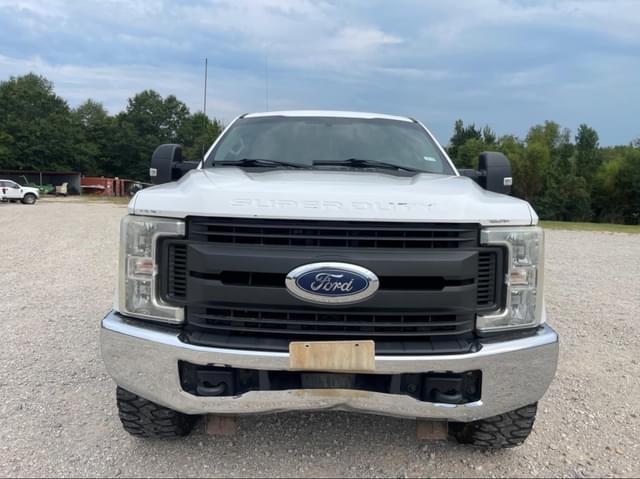 Image of Ford F-250 equipment image 2