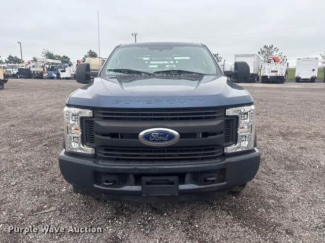 Image of Ford F-250 equipment image 1
