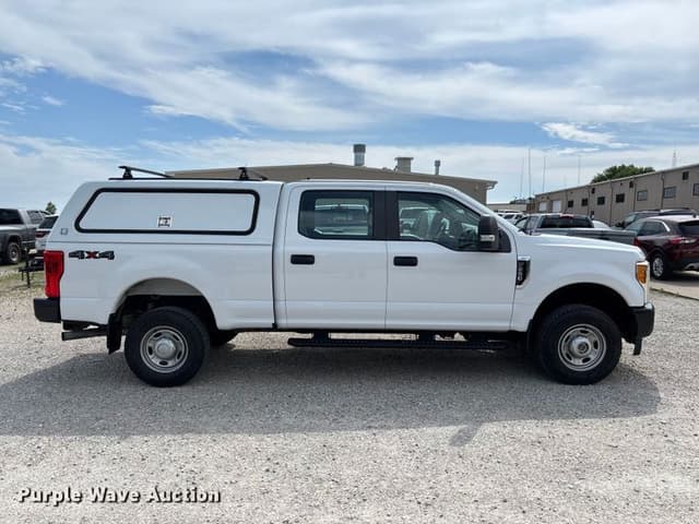 Image of Ford F-250 equipment image 3