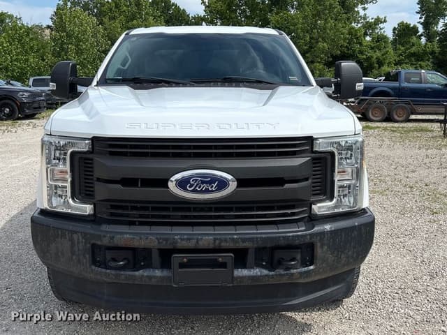 Image of Ford F-250 equipment image 1