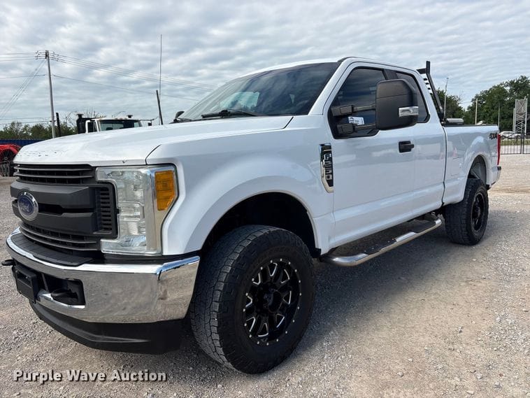 2017 Ford F-250 Equipment Image0