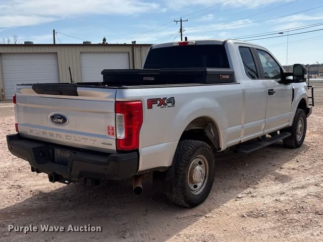 Image of Ford F-250 equipment image 4