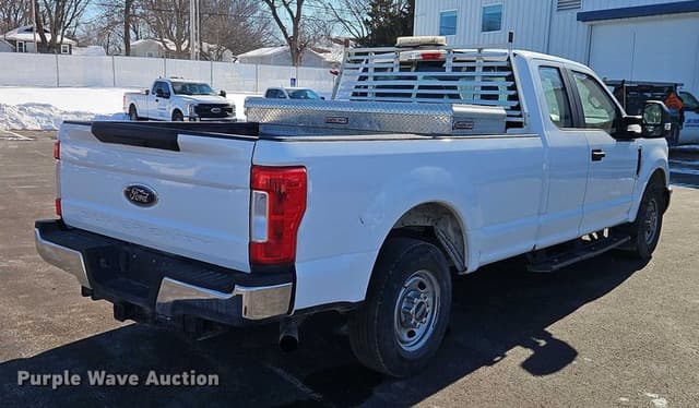 Image of Ford F-250 equipment image 4