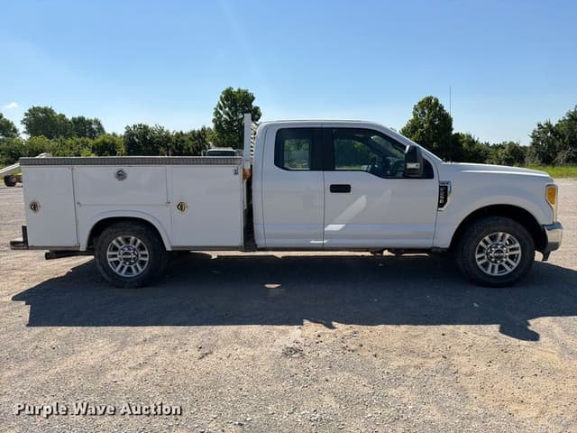 Image of Ford F-250 equipment image 3