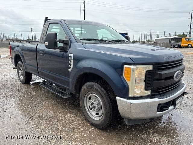 Image of Ford F-250 equipment image 2