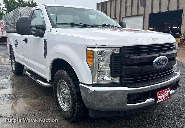 Image of Ford F-250 equipment image 3