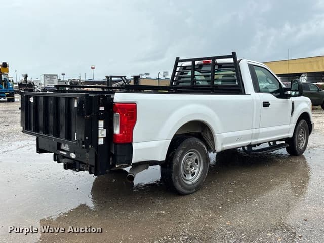 Image of Ford F-250 equipment image 4