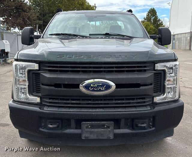 Image of Ford F-250 equipment image 1