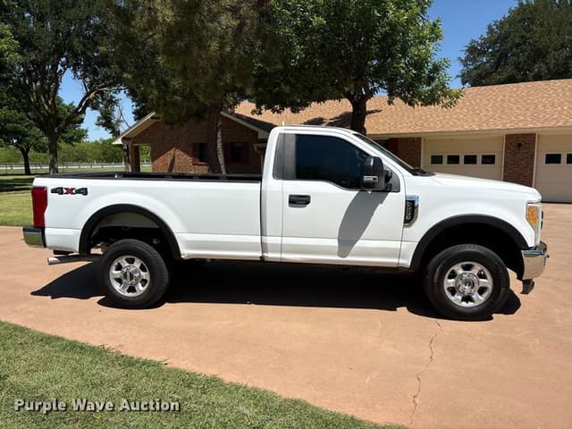 Image of Ford F-250 equipment image 3
