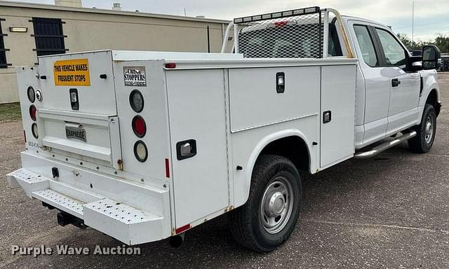 Image of Ford F-250 equipment image 4