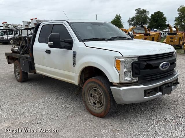 Image of Ford F-250 equipment image 2