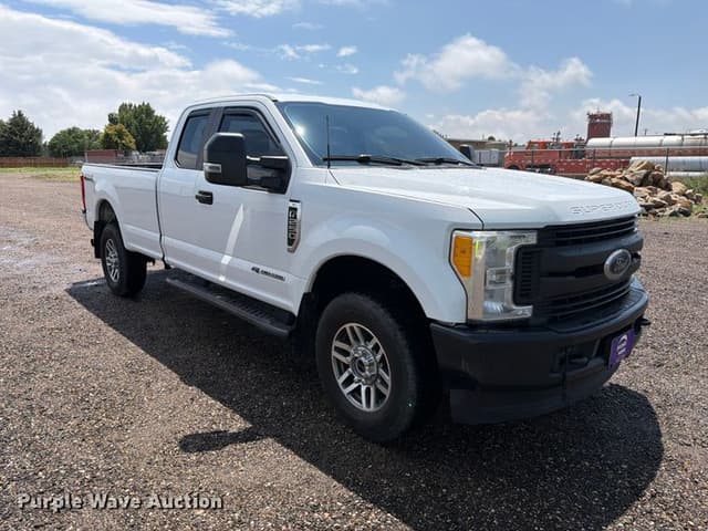 Image of Ford F-250 equipment image 2