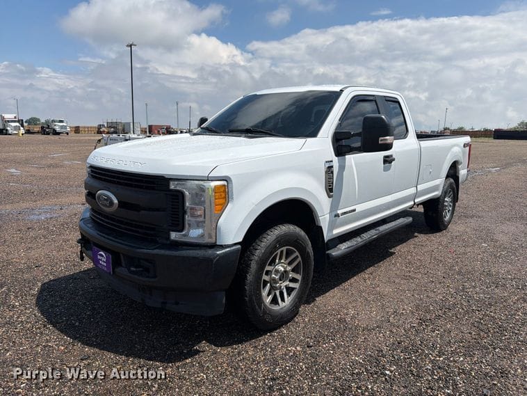 2017 Ford F-250 Equipment Image0