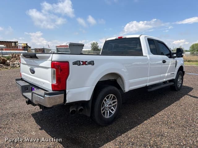 Image of Ford F-250 equipment image 4