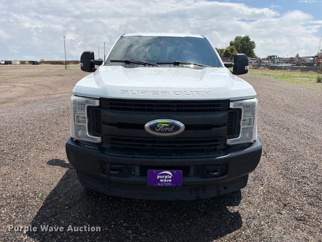 Image of Ford F-250 equipment image 1