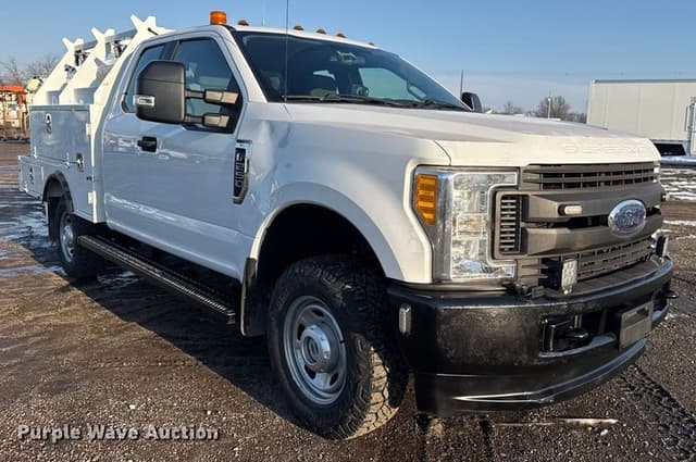 Image of Ford F-250 equipment image 2