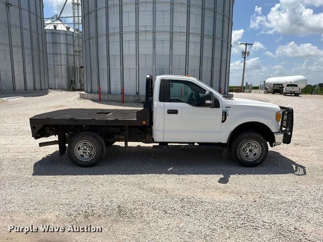Image of Ford F-250 equipment image 3