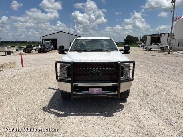 Image of Ford F-250 equipment image 1