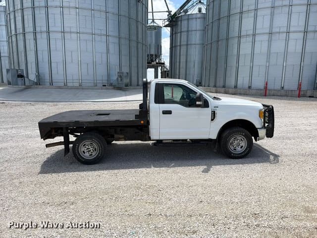 Image of Ford F-250 equipment image 3