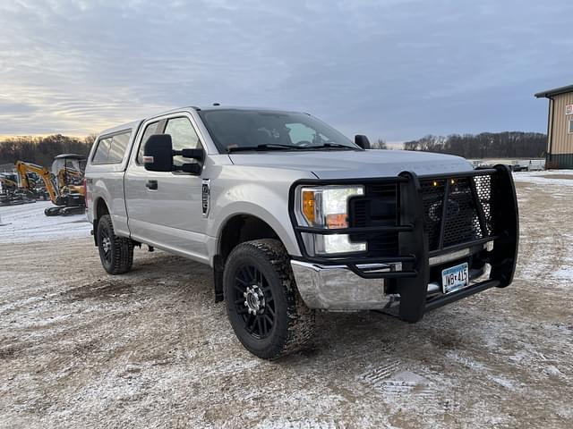 Image of Ford F-250 equipment image 3