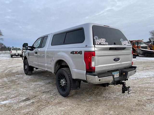 Image of Ford F-250 equipment image 1