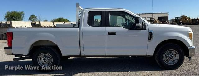 Image of Ford F-250 equipment image 3