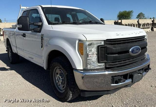 Image of Ford F-250 equipment image 2