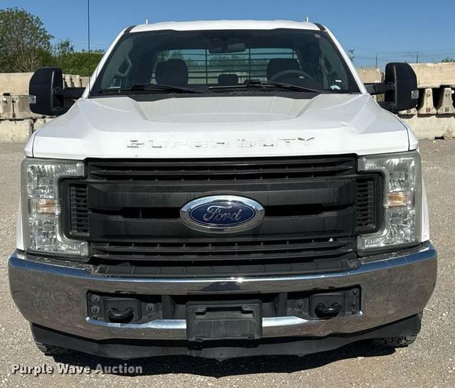 Image of Ford F-250 equipment image 1