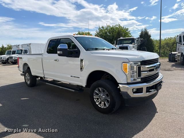 Image of Ford F-250 equipment image 2